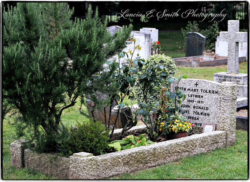 Tolkiens-Grave